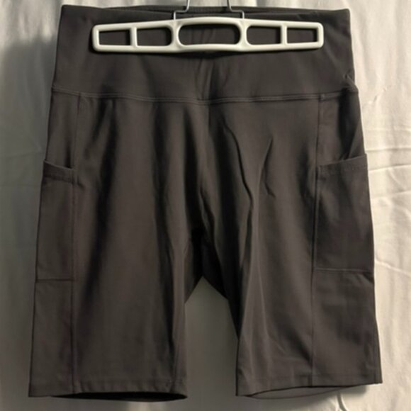 lululemon athletica Pants - Lululemon (possibly) Grey Biker Shorts (medium)